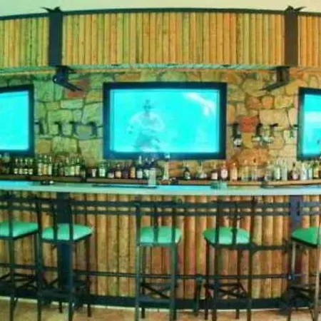 Club Daystar Apartment